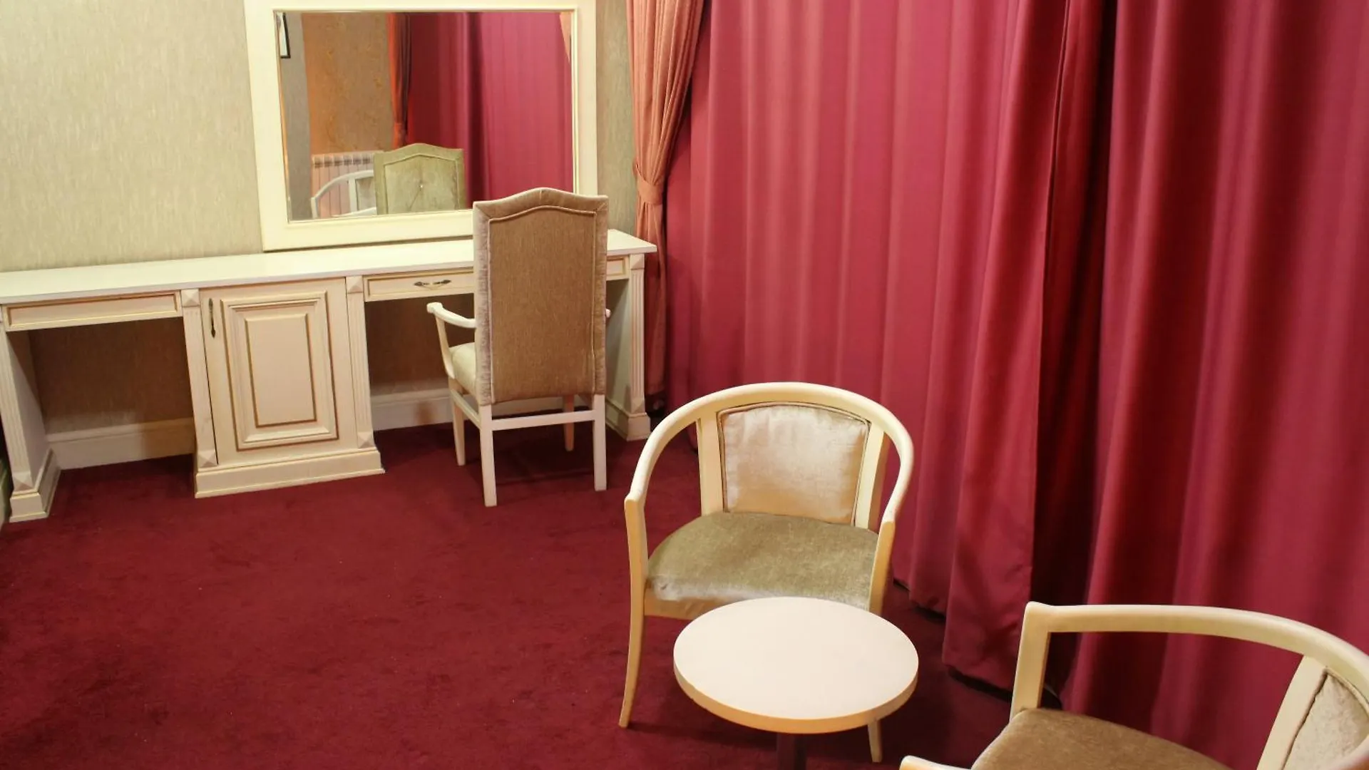 Alp Inn Hotel Baku 4*,